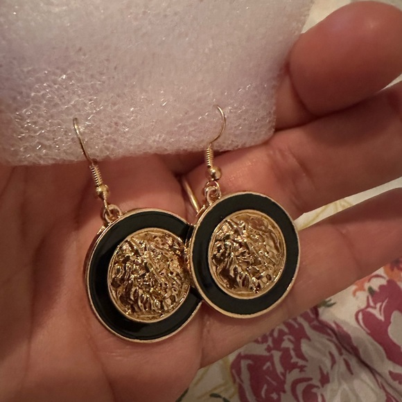 New - Picture 2 of 2